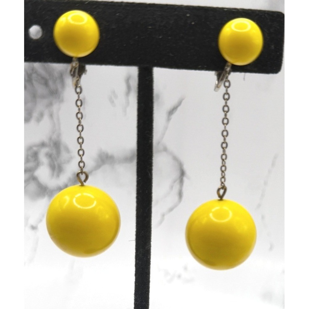 Richelieu Yellow Dangle Clip On Earrings Vintage Gold Tone Bold Bead